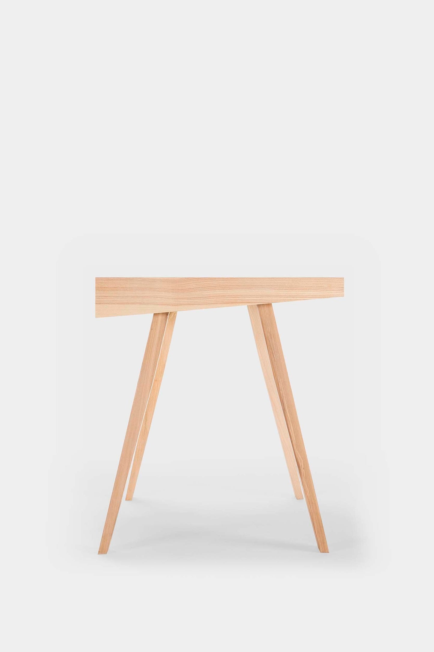 4.9 Desk – A Perfect Balance of Form & Function