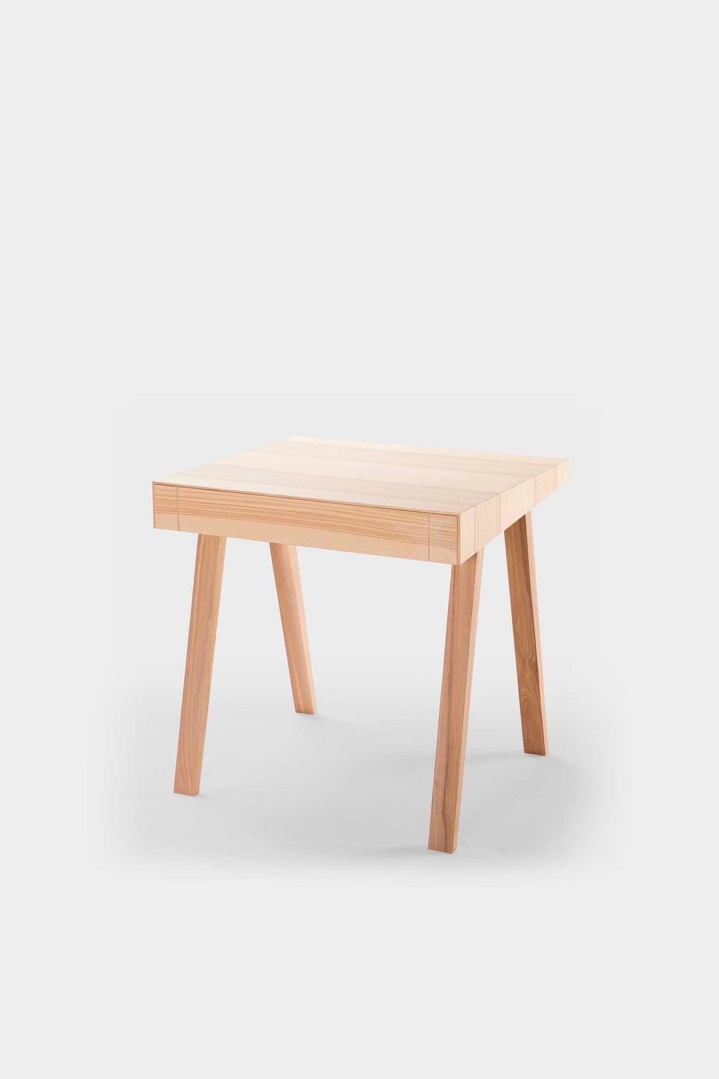 4.9 Desk – A Perfect Balance of Form & Function
