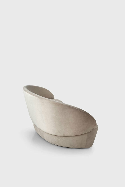 Naïve Sofa – Elegant Curved Design